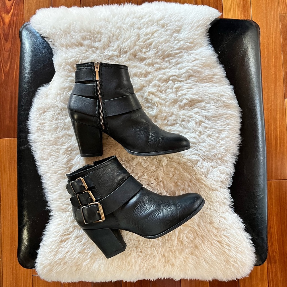 100% genuine leather unique versatile black booties in size 39 (US size 8)